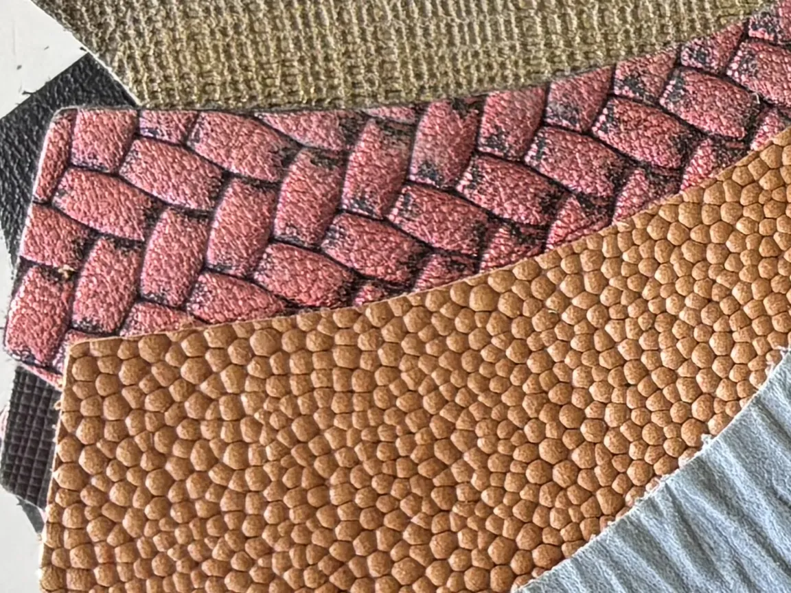 Couro com gravação entrançada rosa e couro camelo com grão em relevo